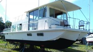 1981 37' HOLIDAY MANSION HOUSEBOAT