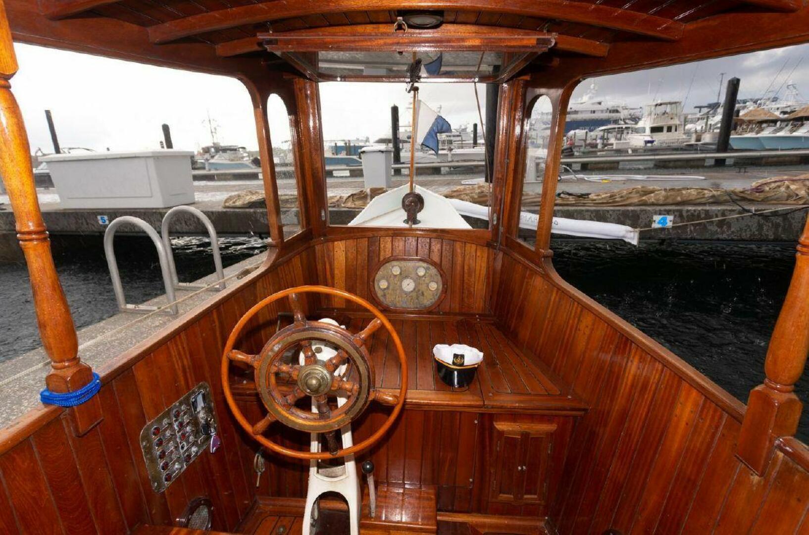 1910 31' Classic Gentleman’s Commuter yacht