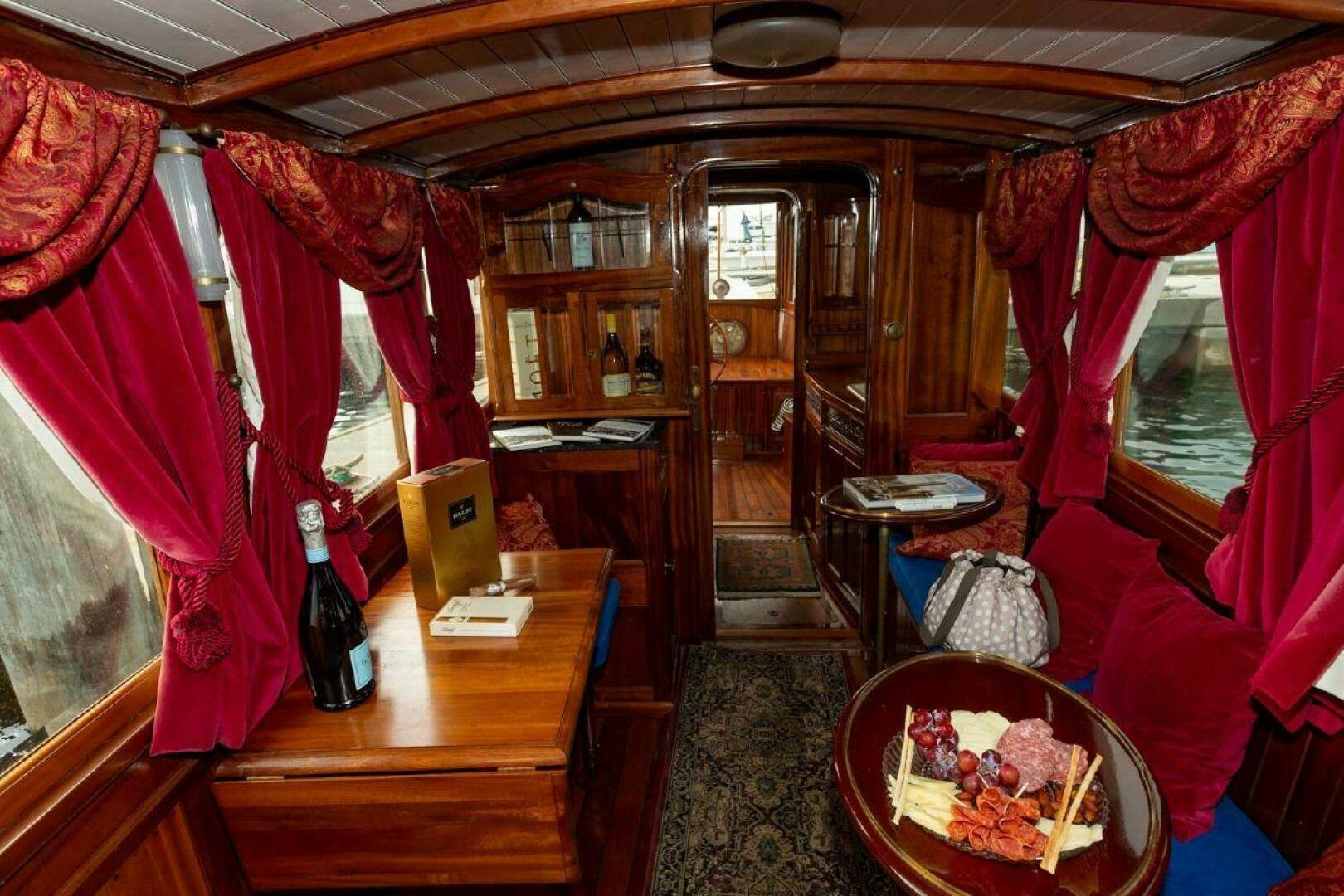 1910 31' Classic Gentleman’s Commuter yacht