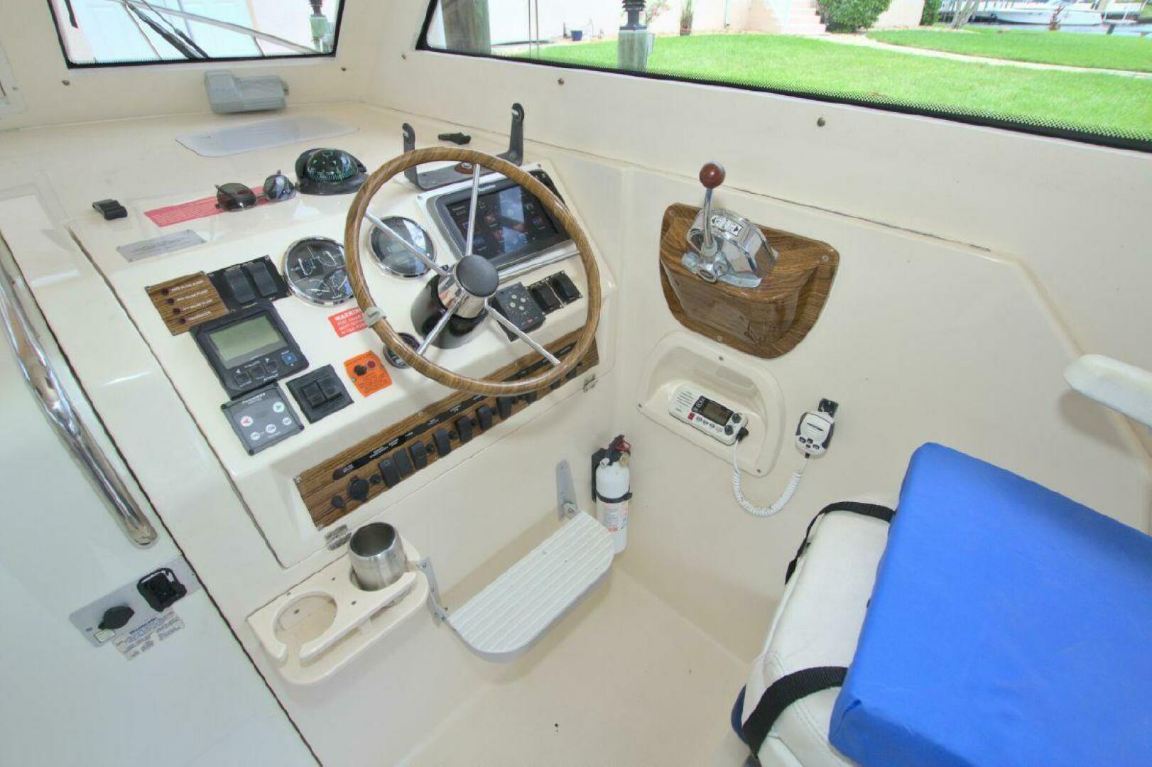 2004 30' Mainship 30 Pilot II Sedan