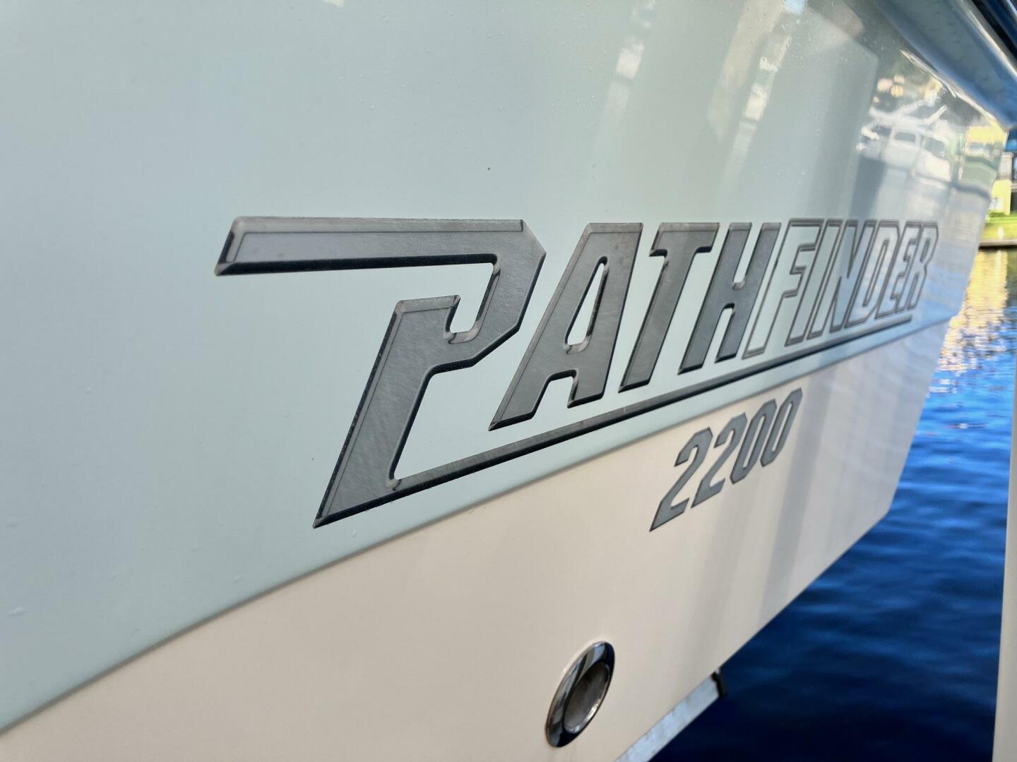 2013 22' Pathfinder 2200