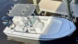 2004 21' Mako Center Console