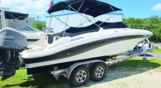 2016 26' 4" HURRICANE SUNDECK 2690 OB